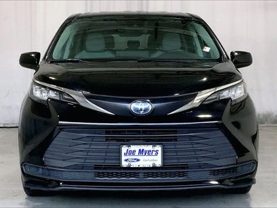 Photo of a 2022 Toyota Sienna LE 8-Passenger 4DR Mini-Van for sale