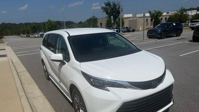 2024 Toyota Sienna LE 8-Passenger