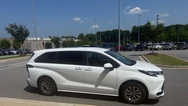 2024 Toyota Sienna LE 8-Passenger
