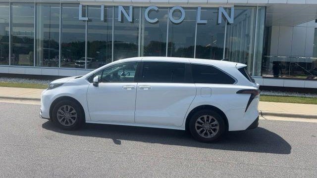 2024 Toyota Sienna LE 8-Passenger