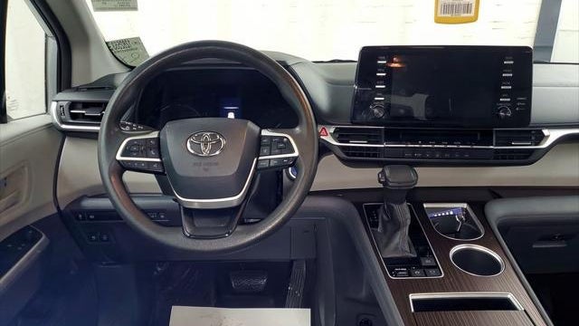 2021 Toyota Sienna LE 8-Passenger