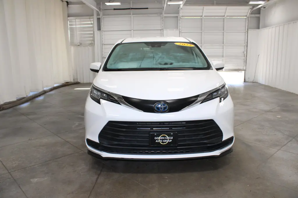 2022 Toyota Sienna - $29,998