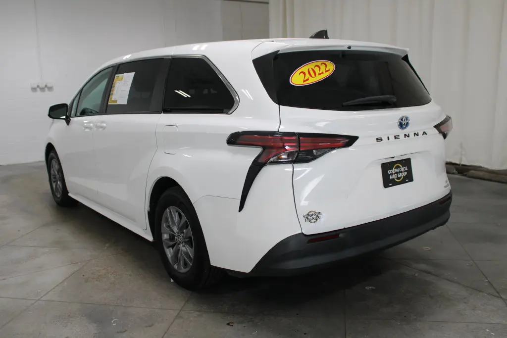 2022 Toyota Sienna - $29,998