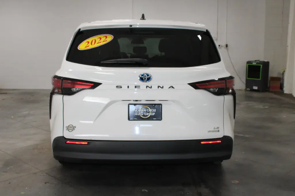 2022 Toyota Sienna - $29,998