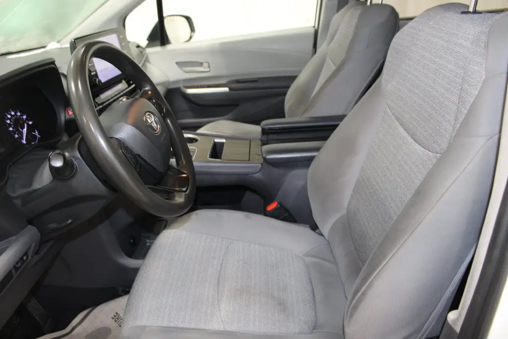 2022 Toyota Sienna - $29,998