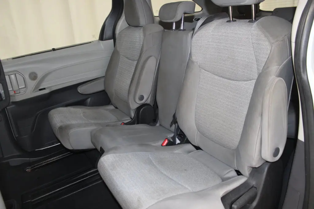 2022 Toyota Sienna - $29,998