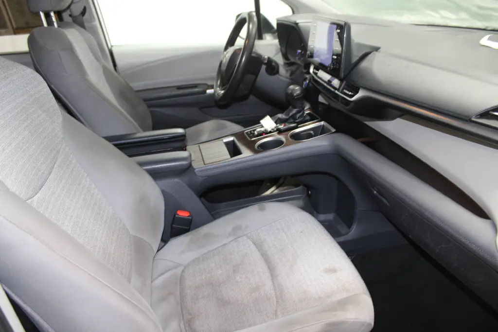 2022 Toyota Sienna - $29,998