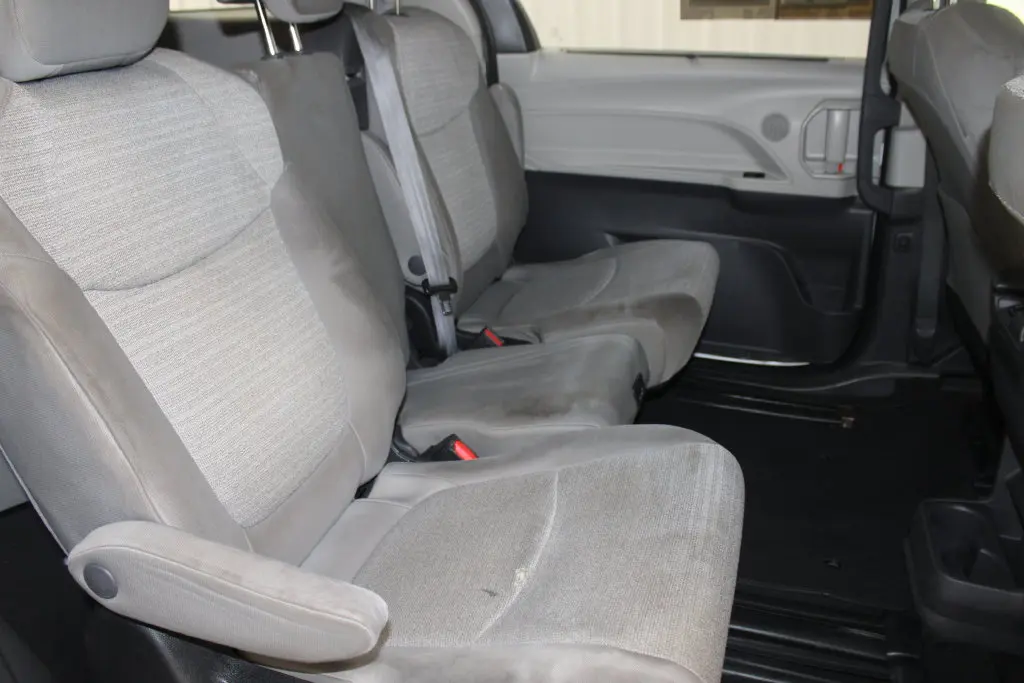 2022 Toyota Sienna - $29,998