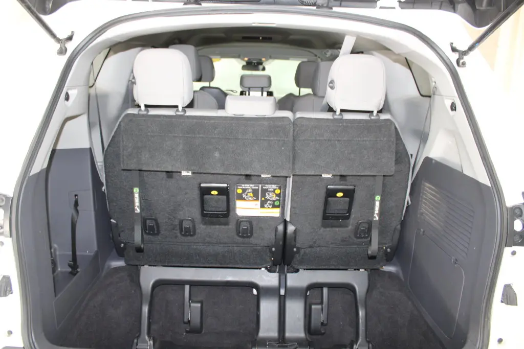 2022 Toyota Sienna - $29,998