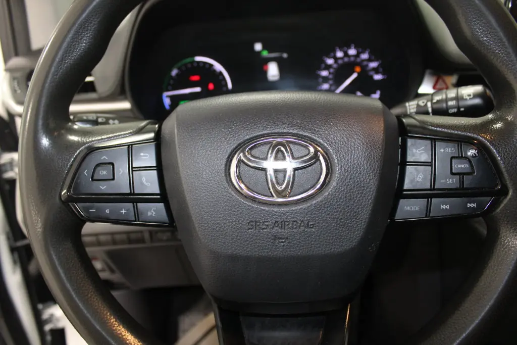 2022 Toyota Sienna - $29,998