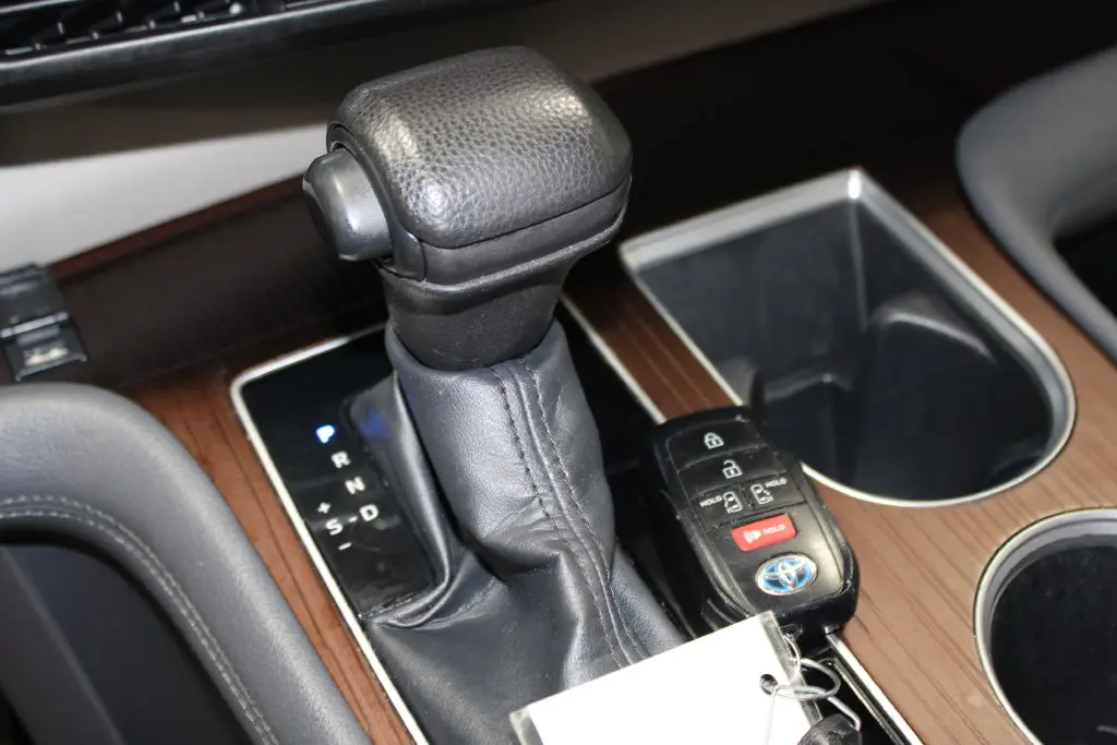 2022 Toyota Sienna - $29,998