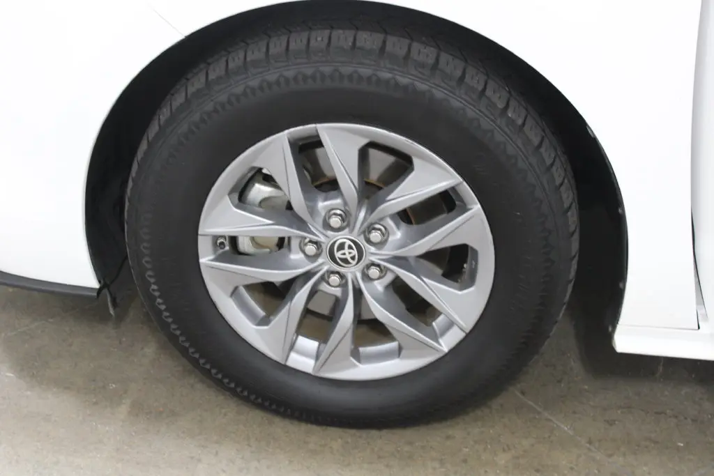 2022 Toyota Sienna - $29,998