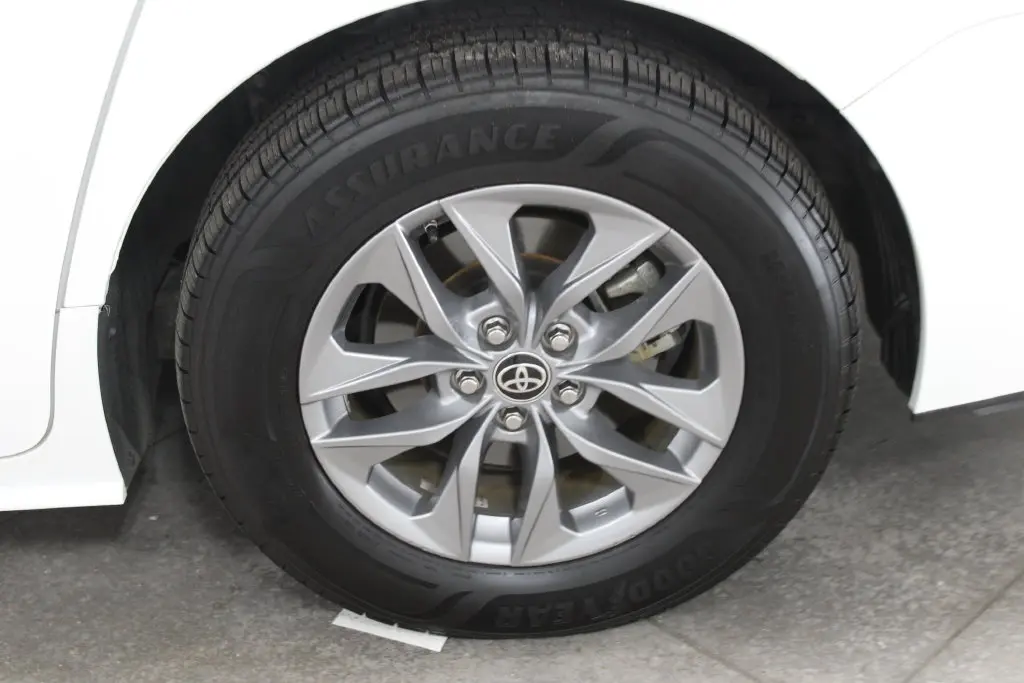 2022 Toyota Sienna - $29,998