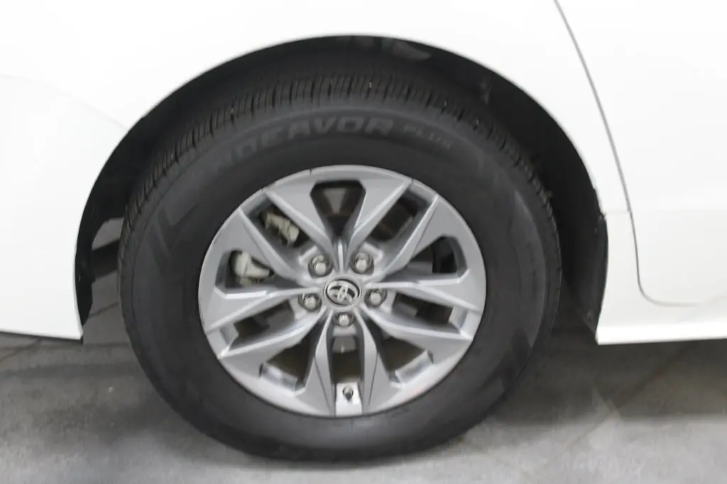 2022 Toyota Sienna - $29,998