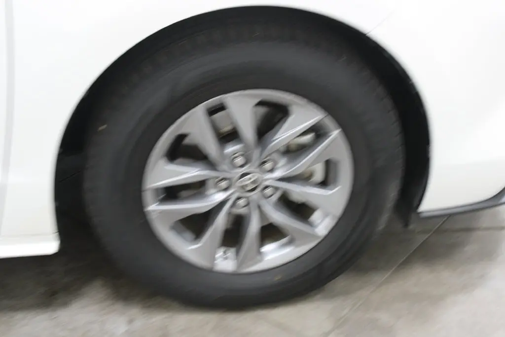 2022 Toyota Sienna - $29,998