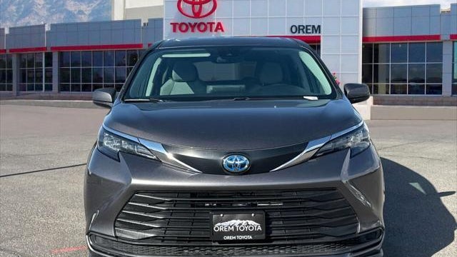 2024 Toyota Sienna LE 8-Passenger