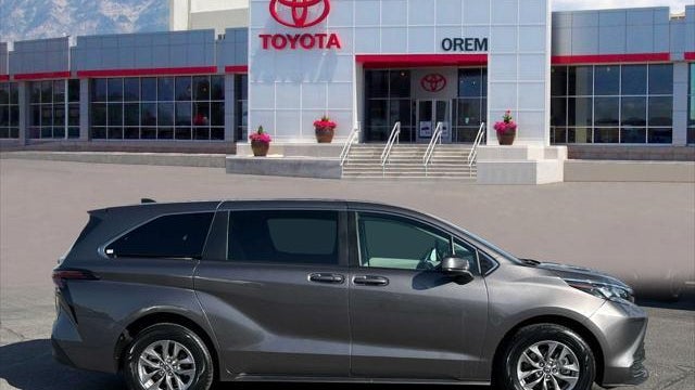 2024 Toyota Sienna LE 8-Passenger