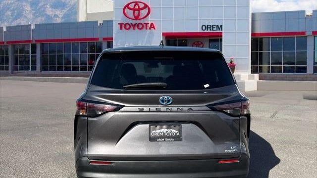 2024 Toyota Sienna LE 8-Passenger