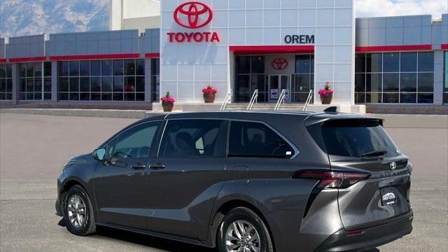 2024 Toyota Sienna LE 8-Passenger