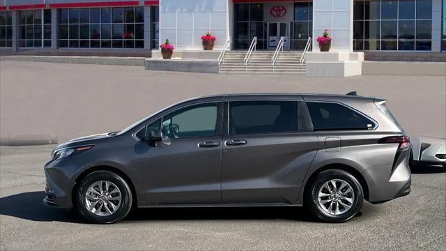 2024 Toyota Sienna LE 8-Passenger