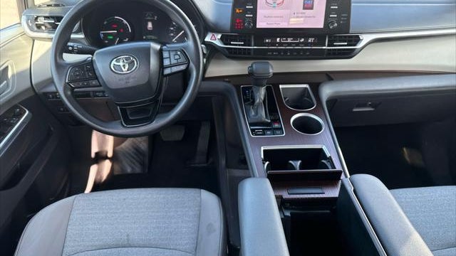 2024 Toyota Sienna LE 8-Passenger
