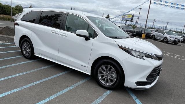 2021 Toyota Sienna LE 8-Passenger