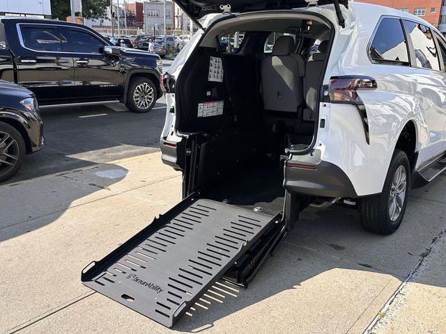 2026 Toyota Sienna - $75,163