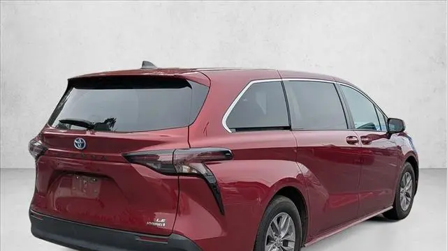 2023 Toyota Sienna LE 8-Passenger