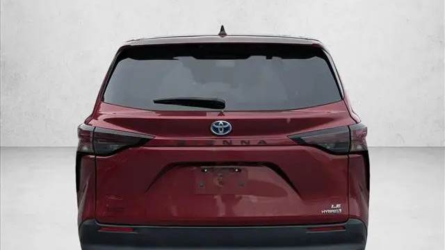 2023 Toyota Sienna LE 8-Passenger