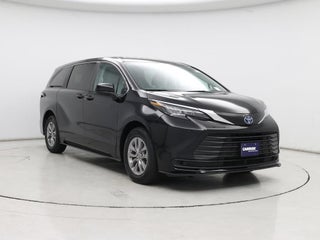 2024 Toyota Sienna with Midnight Black Metallic Exterior