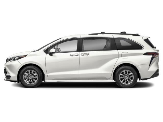 2026 Toyota Sienna LE 8-Passenger — photo 1 of 3