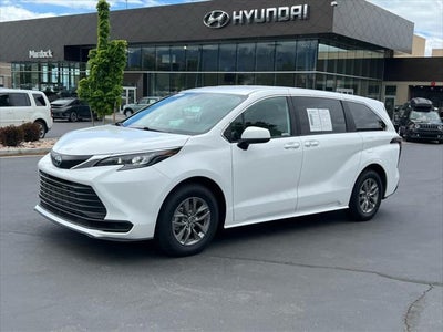 Photo of a 2025 Toyota Sienna LE 8-Passenger 4DR Mini-Van for sale