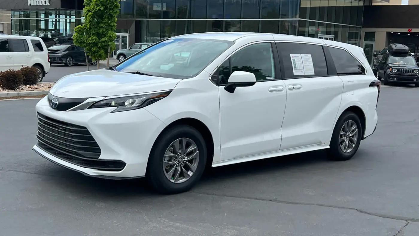 Preowned 2025 Toyota Sienna LE 8-Passenger for Sale