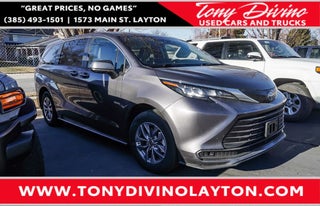 2024 Toyota Sienna with Celestial Silver Metallic Exterior