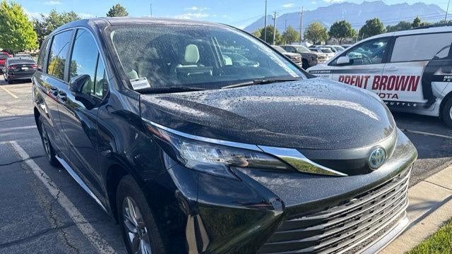 2025 Toyota Sienna LE 8-Passenger