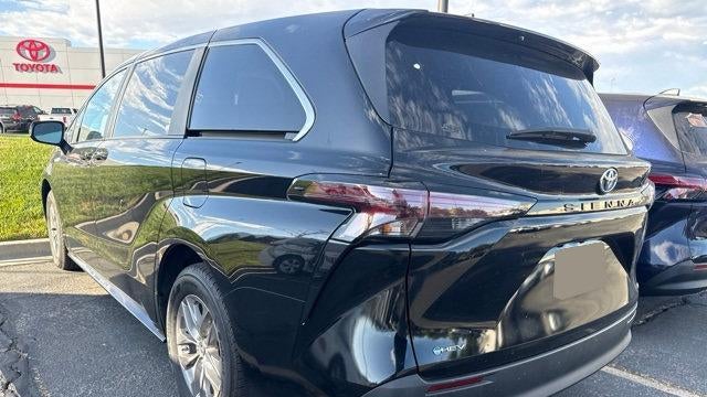 2025 Toyota Sienna LE 8-Passenger