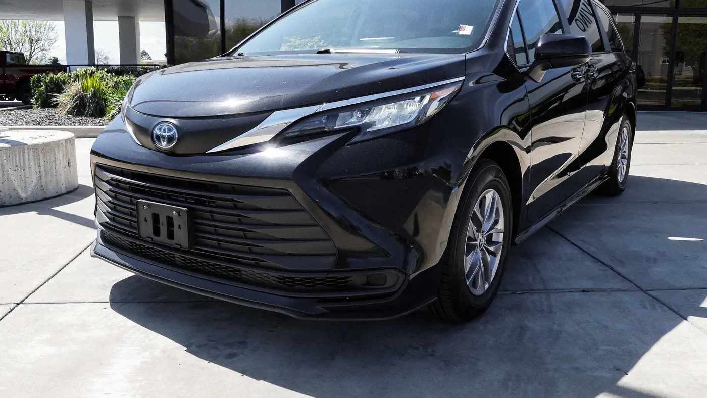 2023 Toyota Sienna LE 8-Passenger