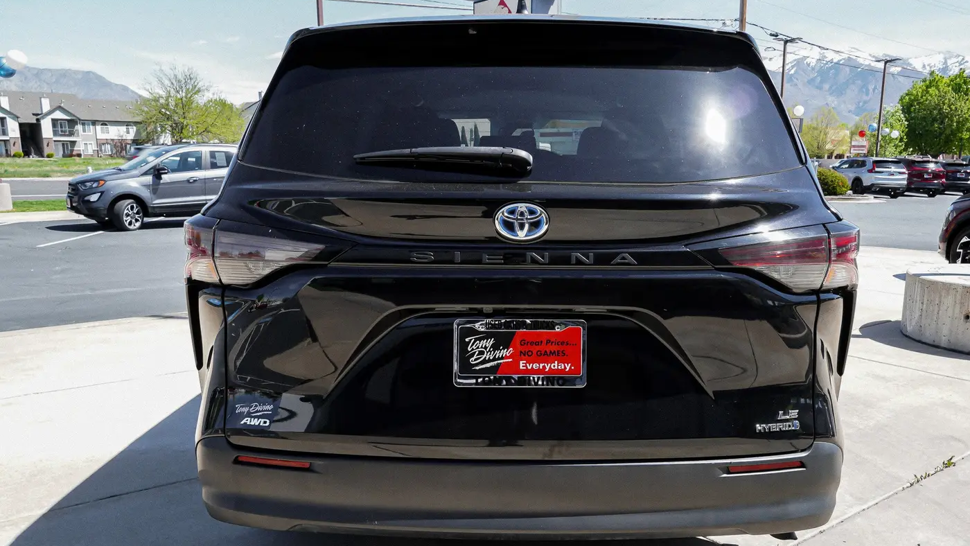 2023 Toyota Sienna LE 8-Passenger