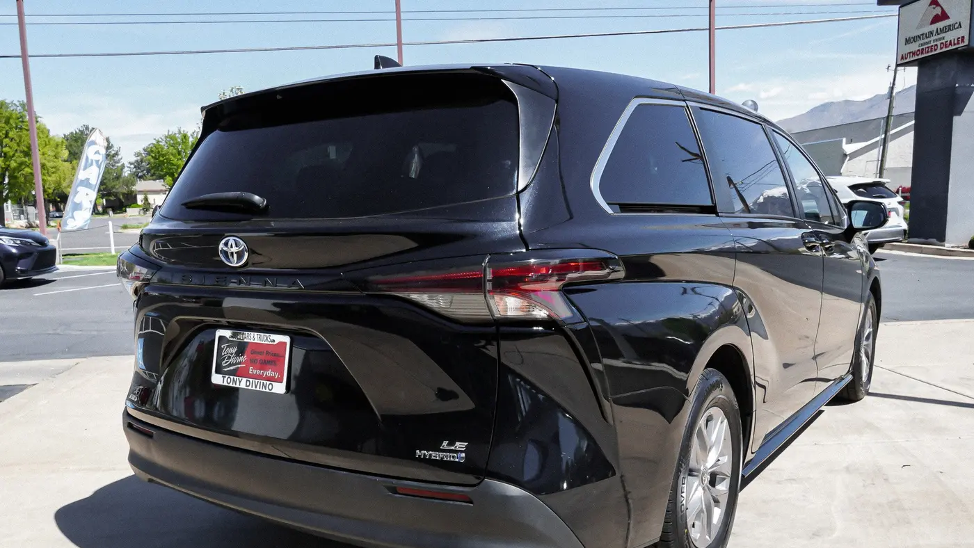 2023 Toyota Sienna LE 8-Passenger