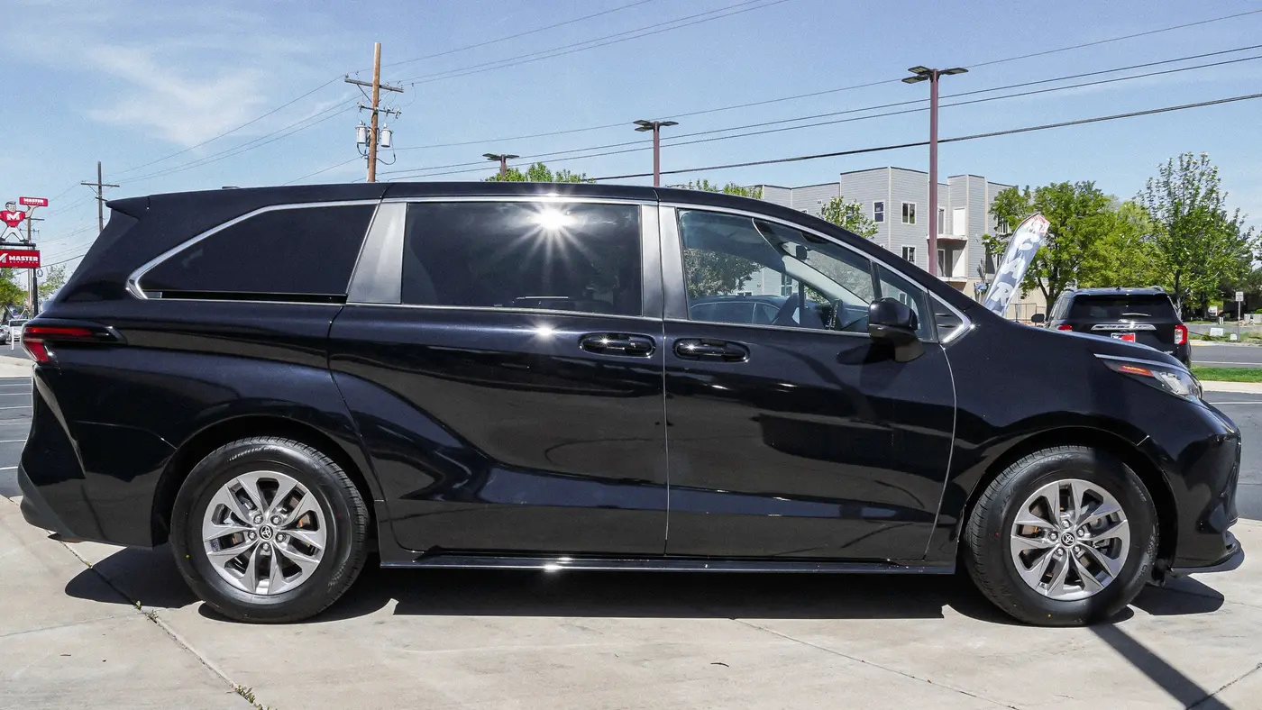 2023 Toyota Sienna LE 8-Passenger