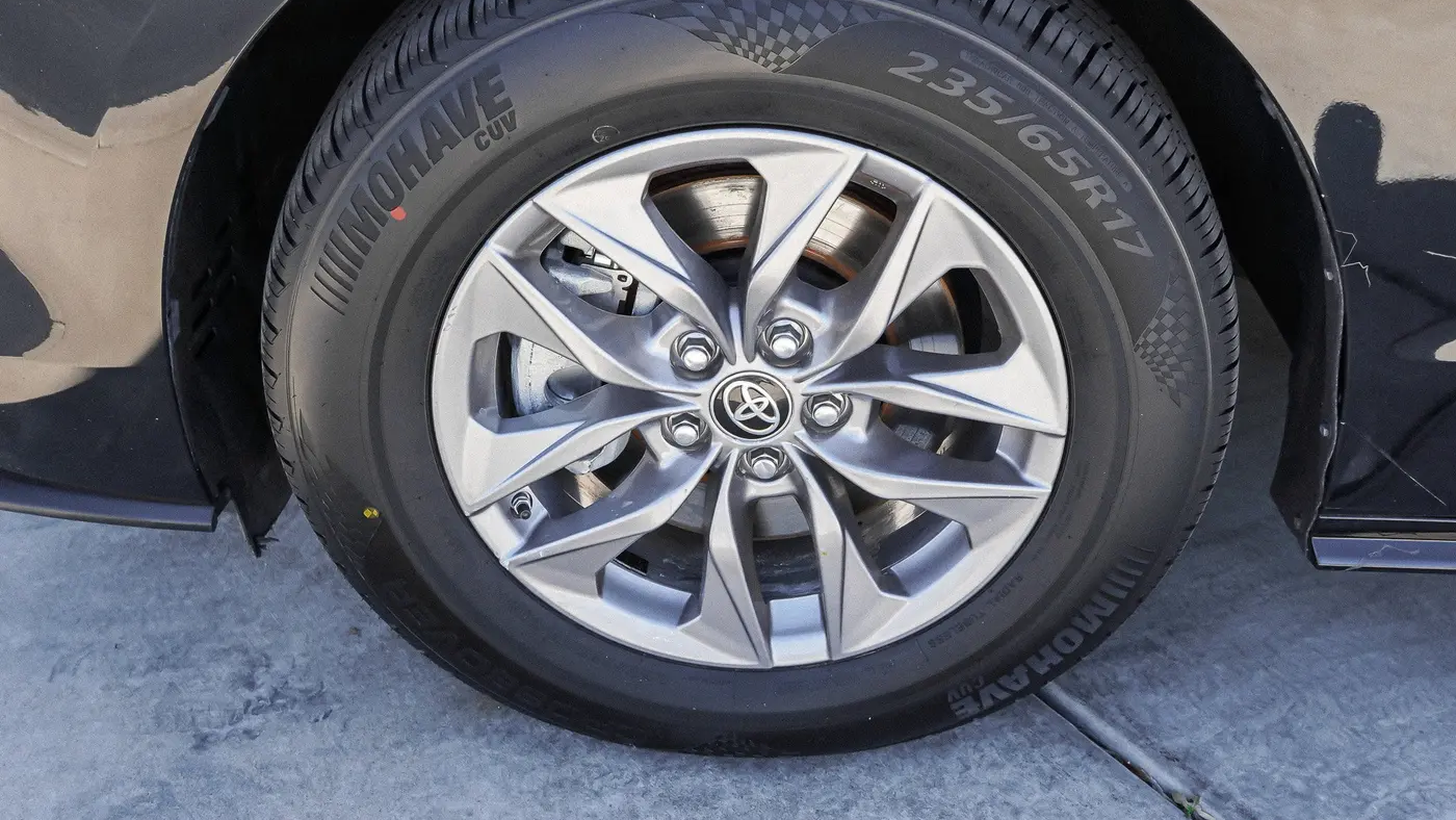 2023 Toyota Sienna LE 8-Passenger