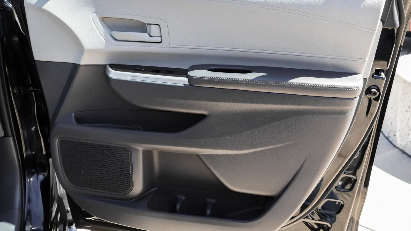 2023 Toyota Sienna LE 8-Passenger