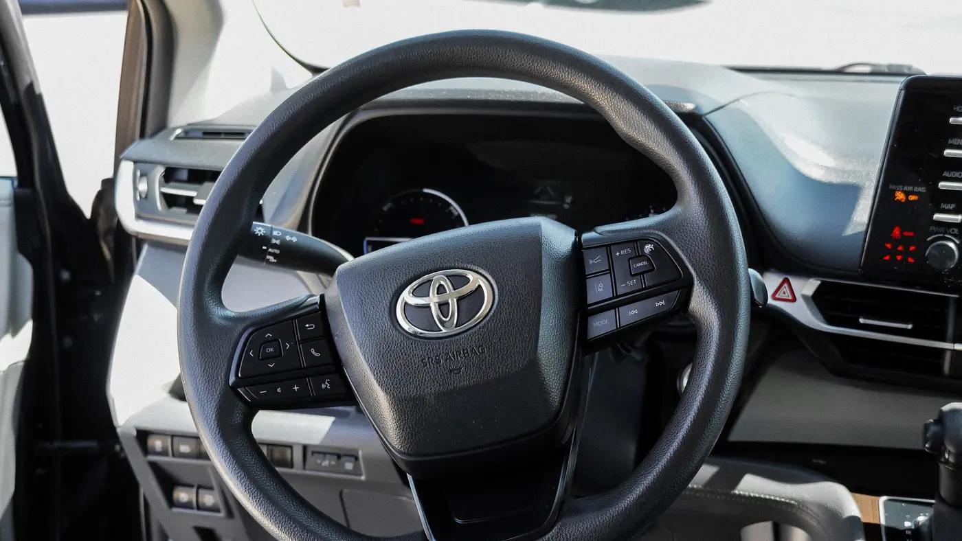 2023 Toyota Sienna LE 8-Passenger