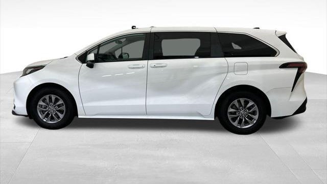 2023 Toyota Sienna LE 8-Passenger