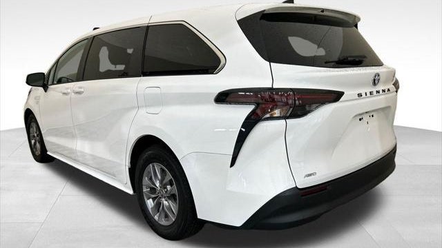 2023 Toyota Sienna LE 8-Passenger