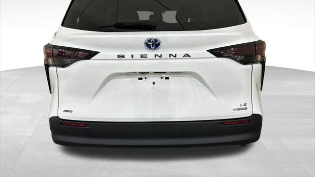 2023 Toyota Sienna LE 8-Passenger