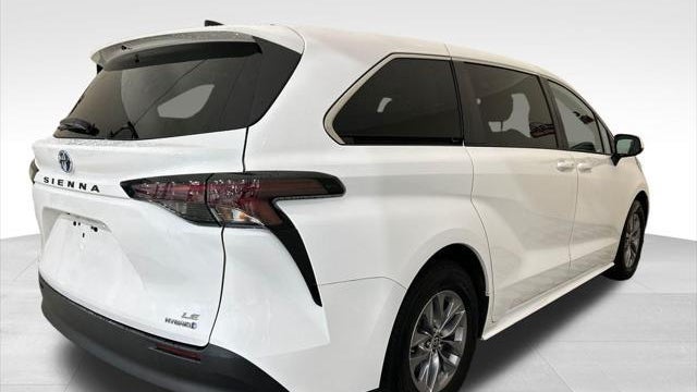 2023 Toyota Sienna LE 8-Passenger