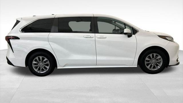 2023 Toyota Sienna LE 8-Passenger