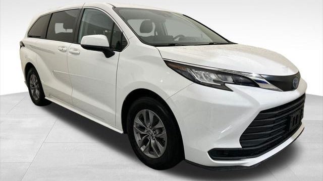 2023 Toyota Sienna LE 8-Passenger