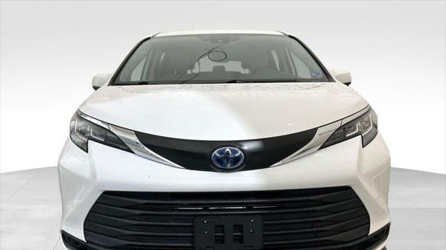 2023 Toyota Sienna LE 8-Passenger